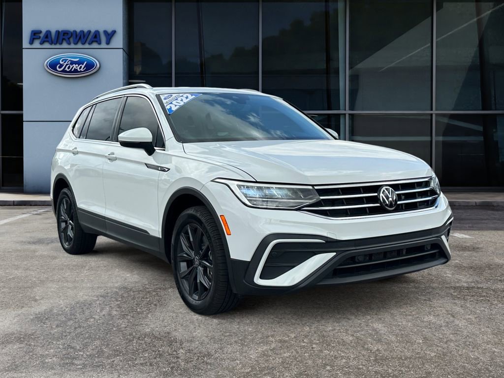 Used 2022 Volkswagen Tiguan SE AWD/4WD image 2
