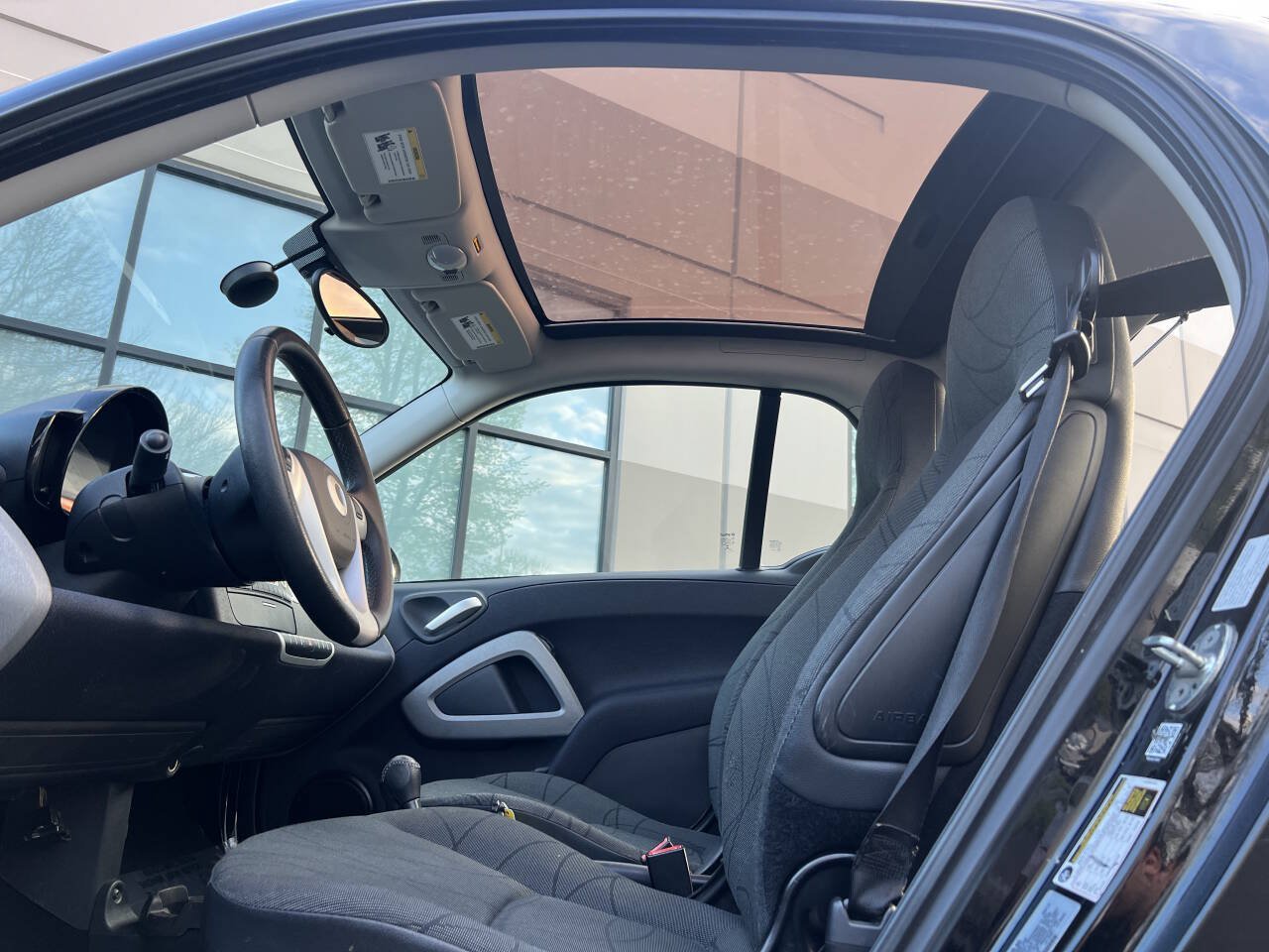 Used 2014 smart fortwo passion RWD image 15