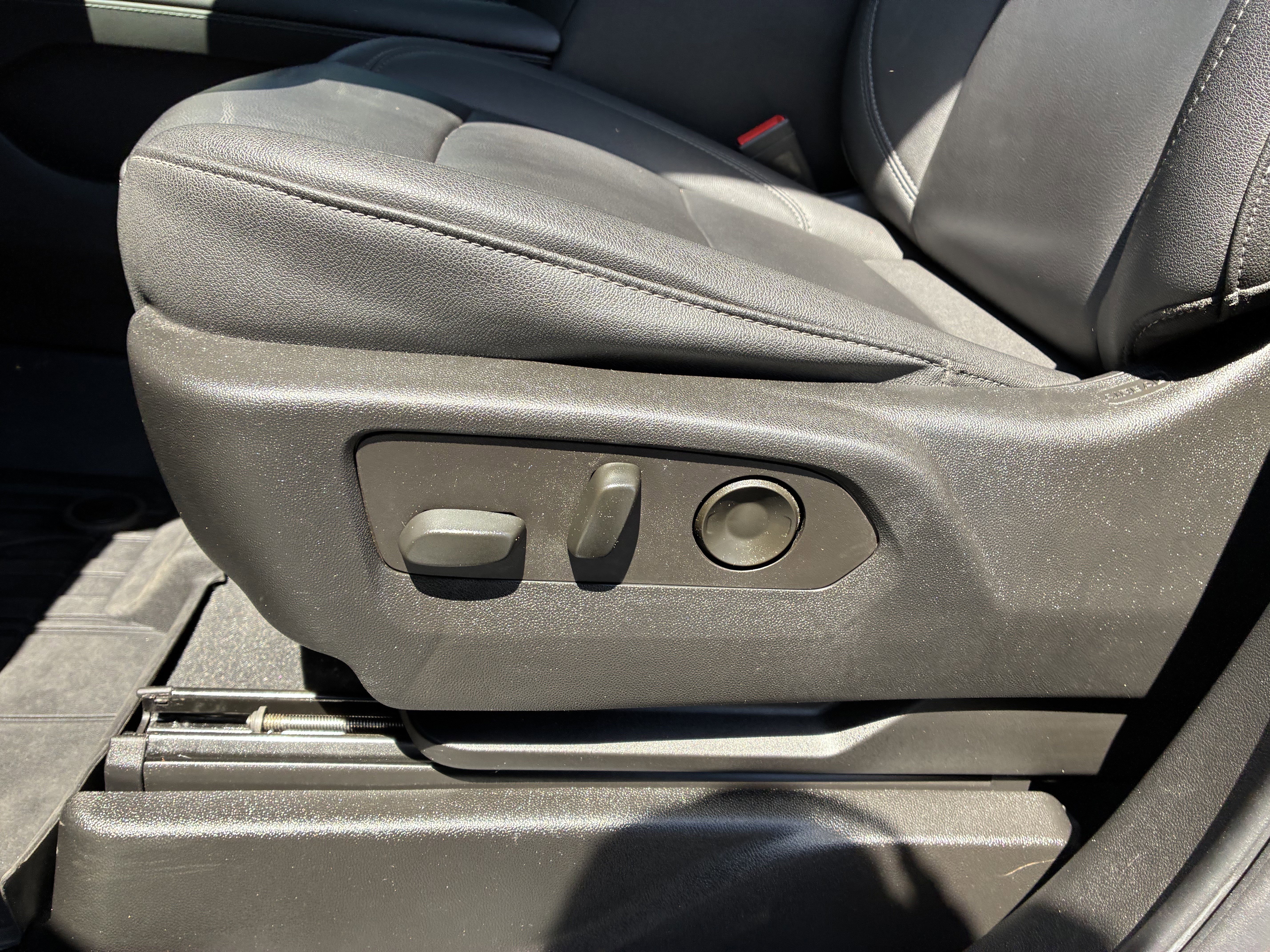 Used 2022 Chevrolet Tahoe LT w/ Luxury Package image 26