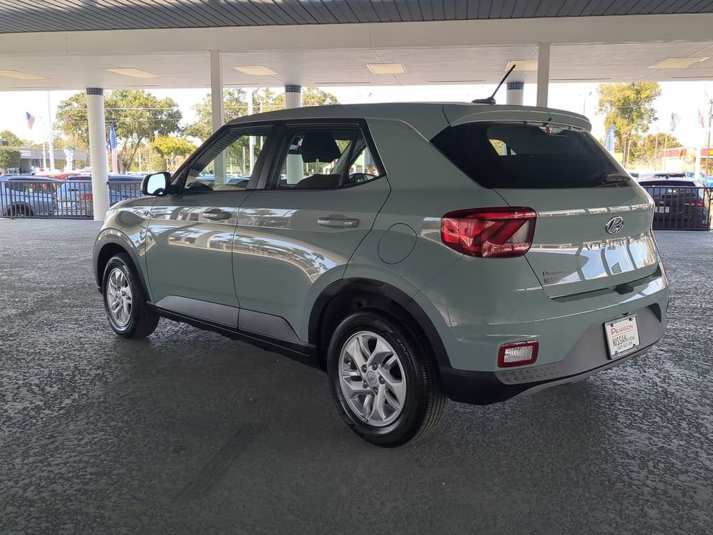 Used 2025 Hyundai Venue SE image 6