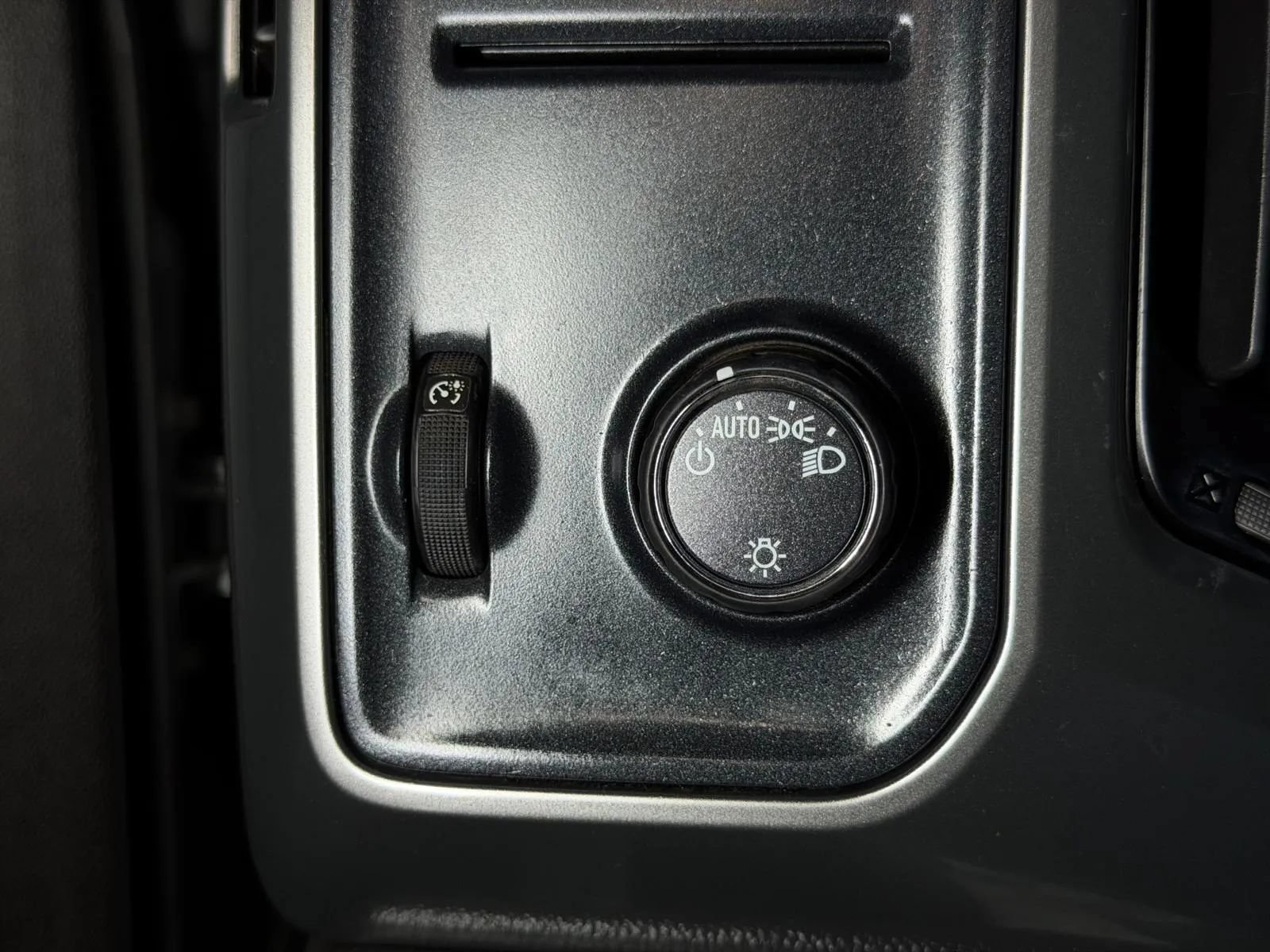 Used 2018 Chevrolet Silverado 1500 LT RWD image 24