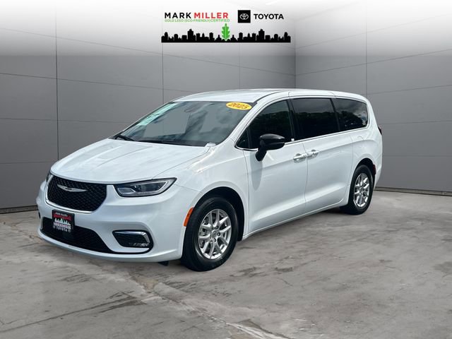 Used 2025 Chrysler Pacifica Select FWD image 1