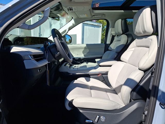 New 2025 Lincoln Navigator Reserve AWD/4WD image 6