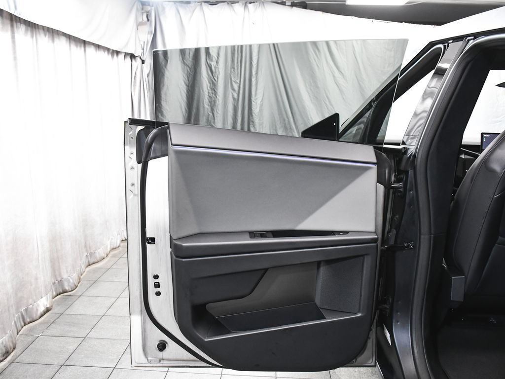 Used 2025 Tesla Cybertruck AWD Crew Cab image 15