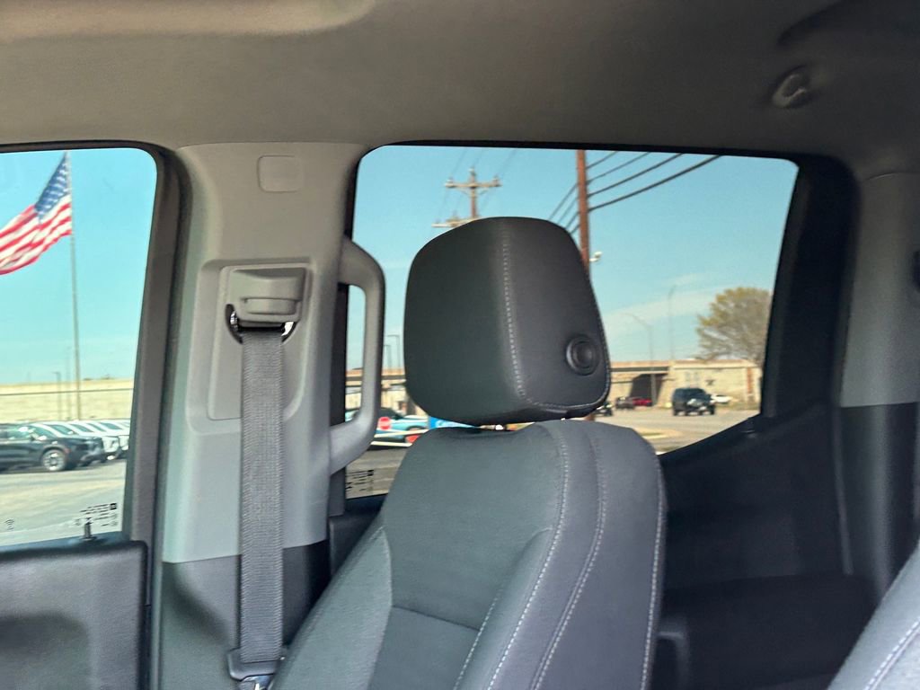 Used 2025 Chevrolet Silverado 1500 Custom image 12