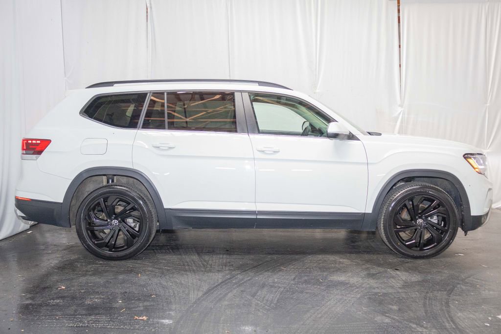 Used 2023 Volkswagen Atlas SE w/ Panoramic Sunroof Package image 4