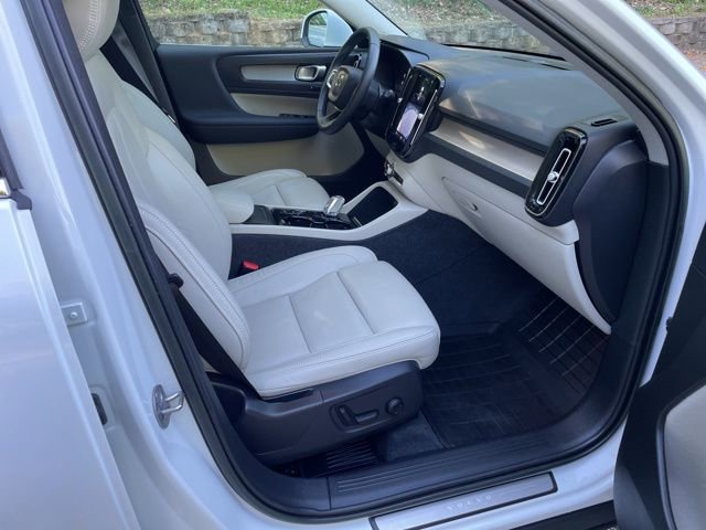 Certified 2023 Volvo XC40 B5 Plus w/ Protection Package Premier AWD/4WD image 13