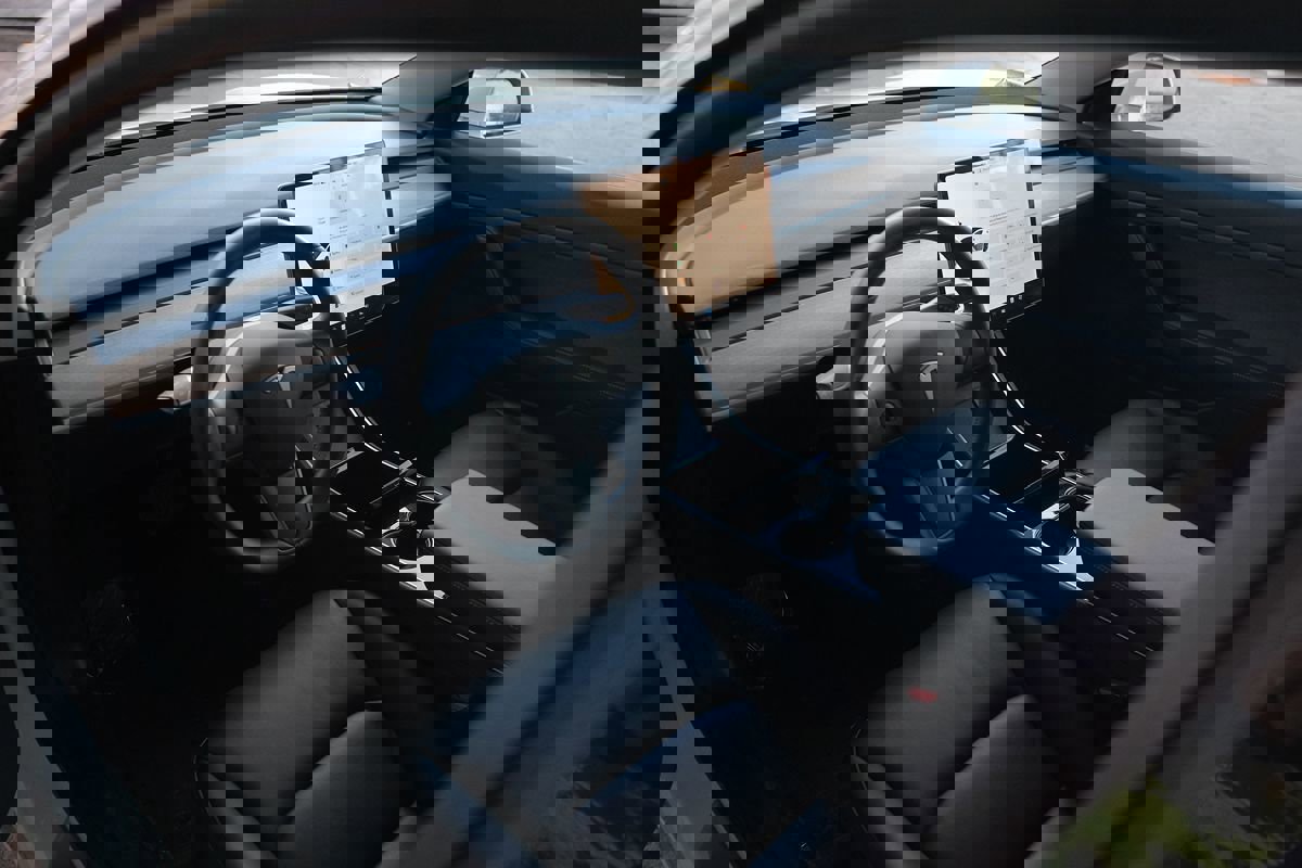 Used 2020 Tesla Model 3 Standard Range Plus image 32