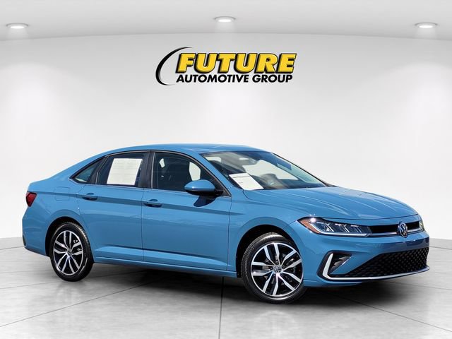 Used 2025 Volkswagen Jetta SE FWD image 1