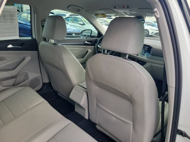 Certified 2023 Volkswagen Jetta SE FWD image 9