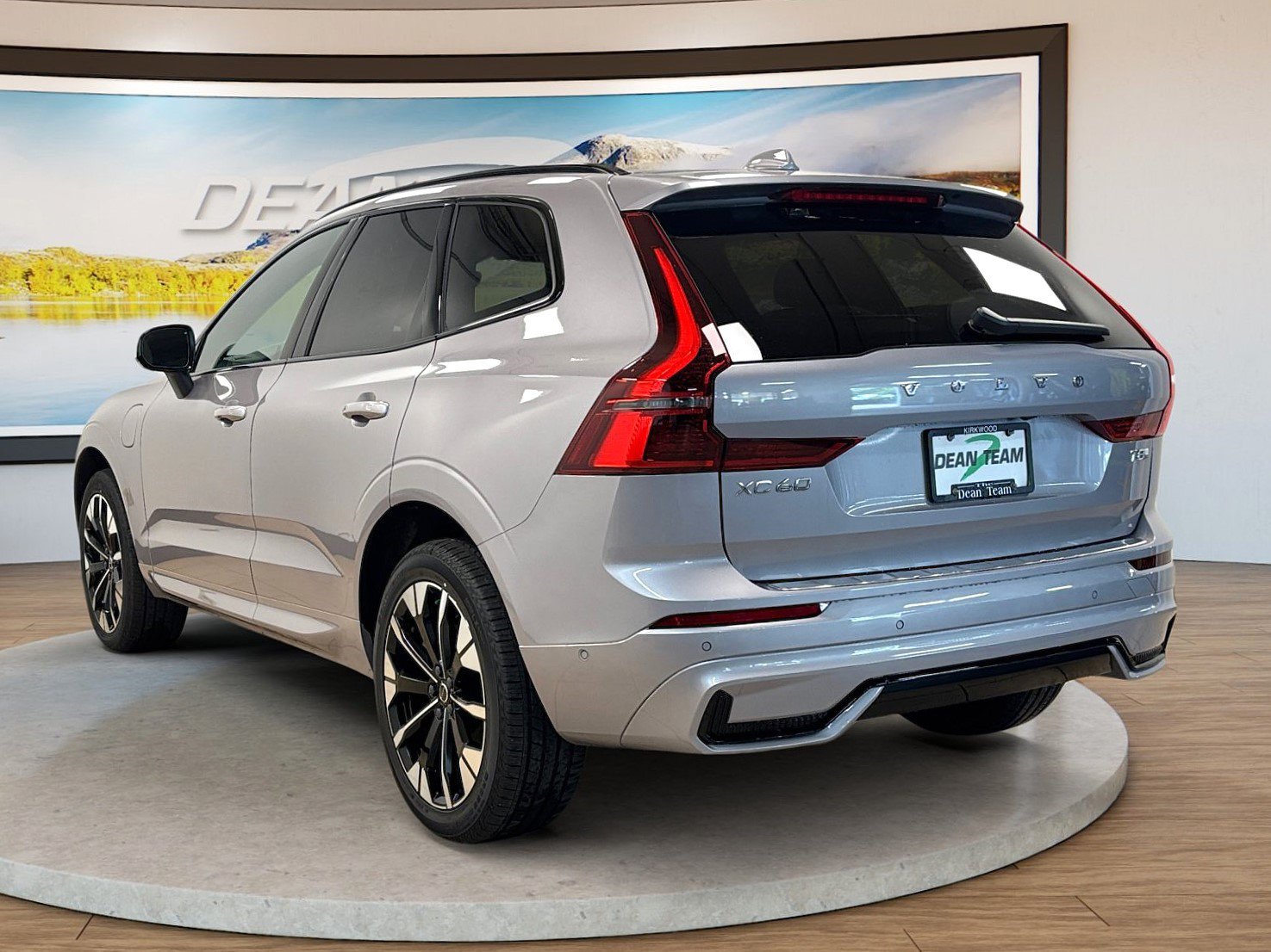 New 2026 Volvo XC60 T8 Plus w/ Climate Package AWD/4WD image 7