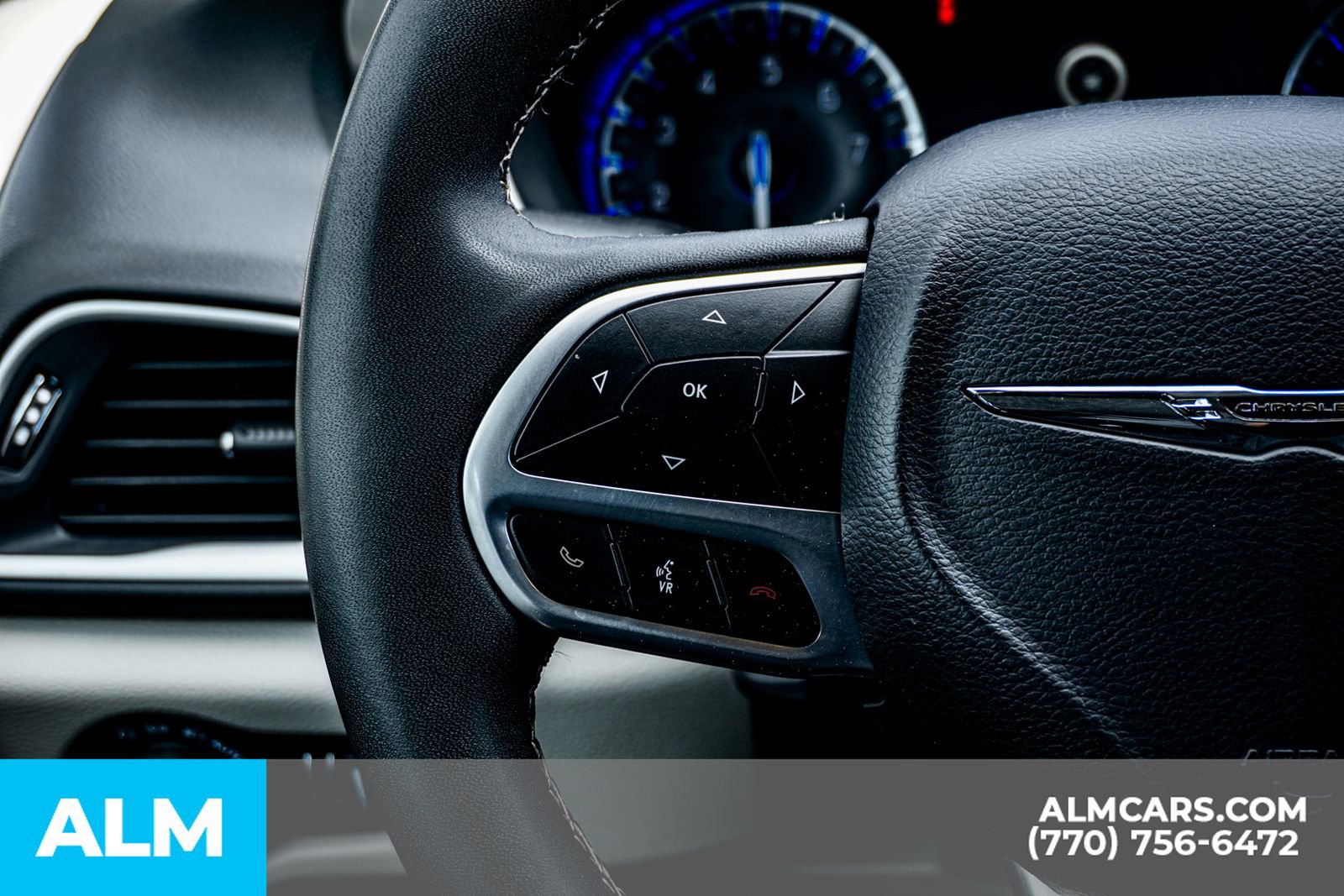 Used 2024 Chrysler Pacifica Touring-L image 31