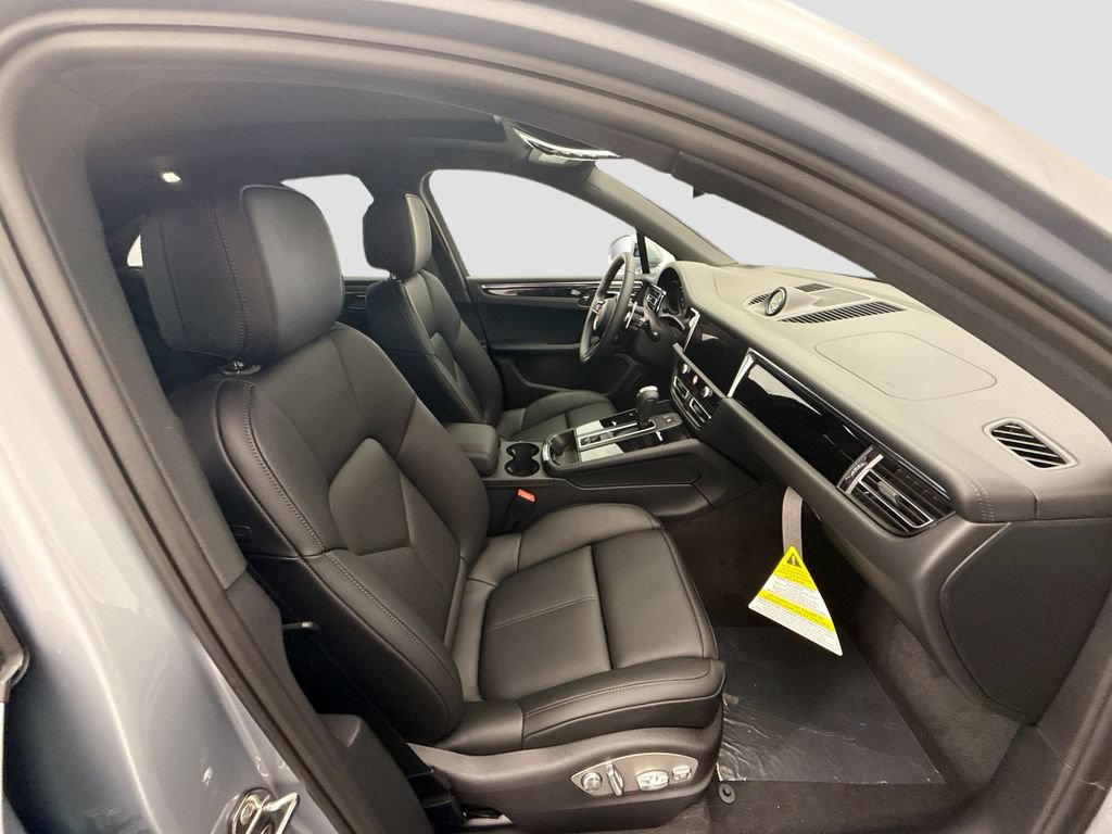 Used 2026 Porsche Macan AWD/4WD image 22