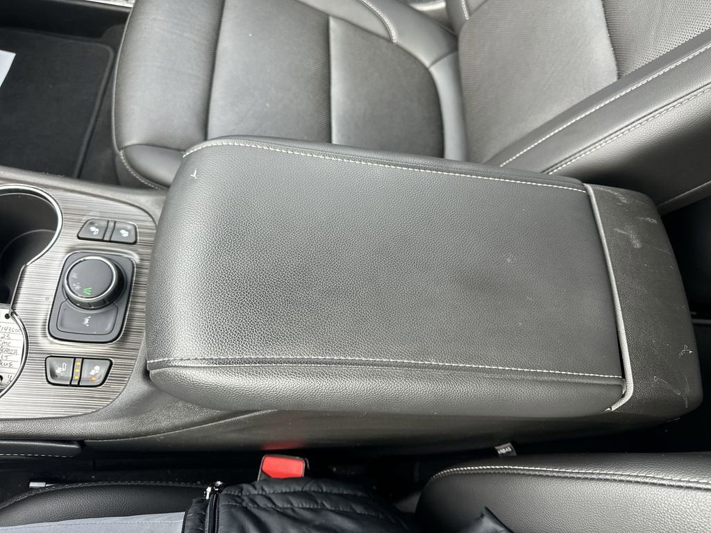 Used 2023 GMC Acadia SLT image 27