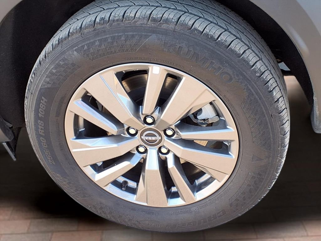 Used 2025 Nissan Pathfinder SV AWD/4WD image 34