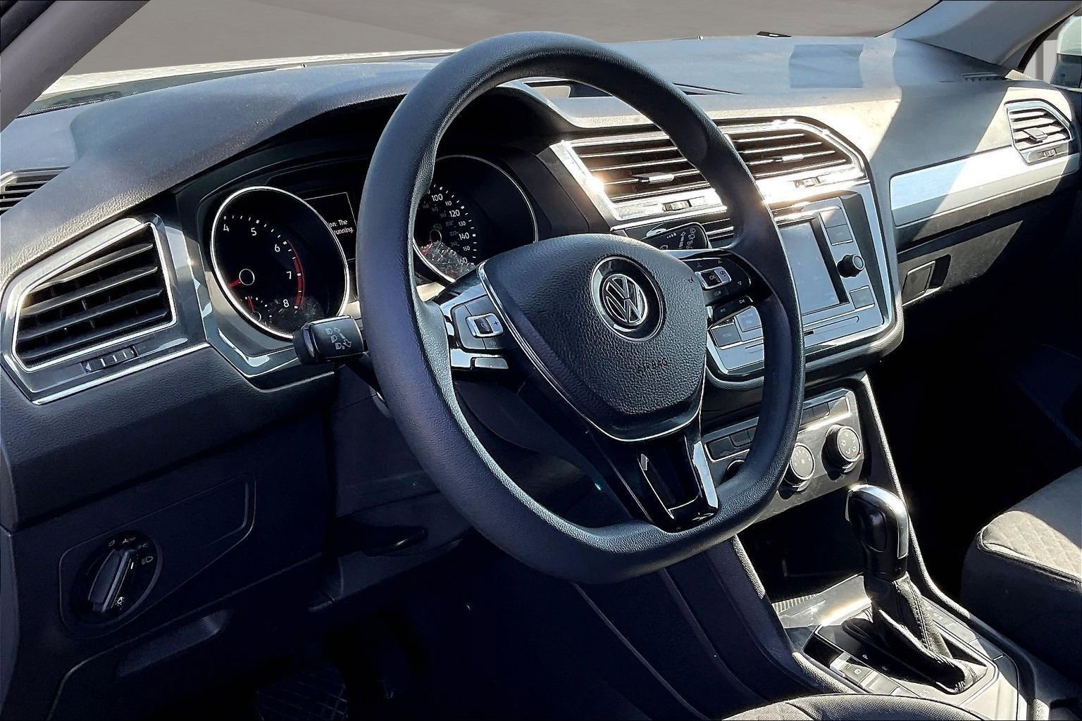 Used 2020 Volkswagen Tiguan S image 17