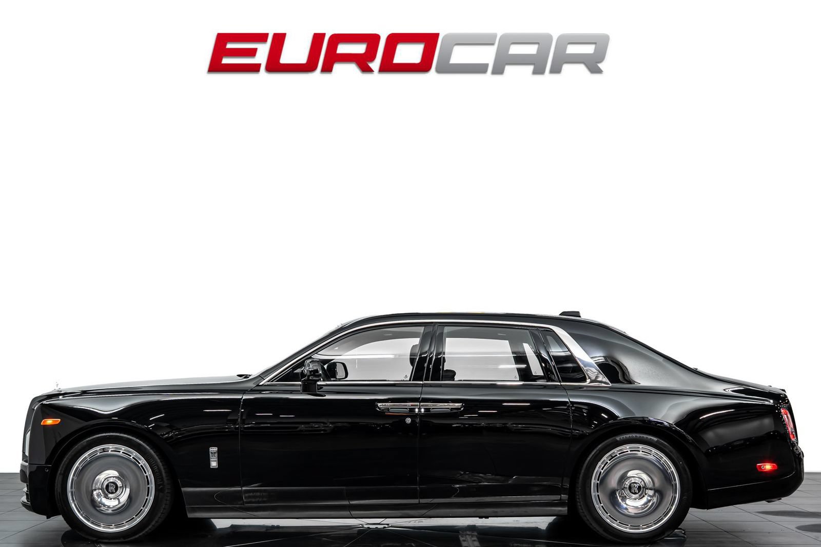 Used 2022 Rolls-Royce Phantom Sedan RWD image 2