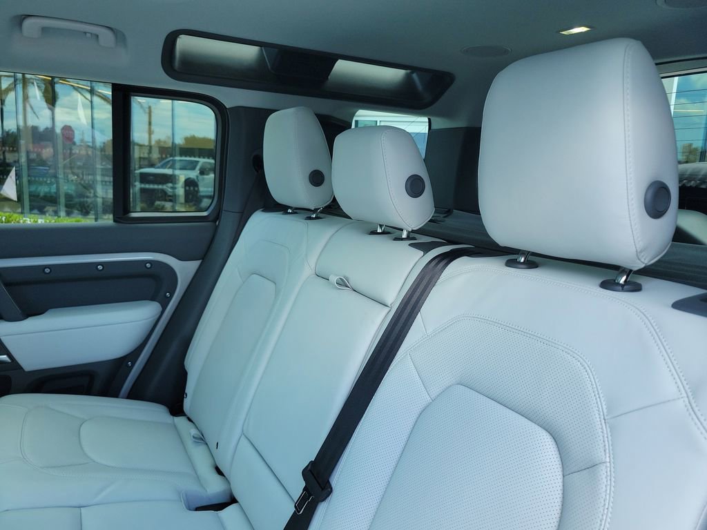 New 2026 Land Rover Defender 110 X-Dynamic SE AWD/4WD image 14