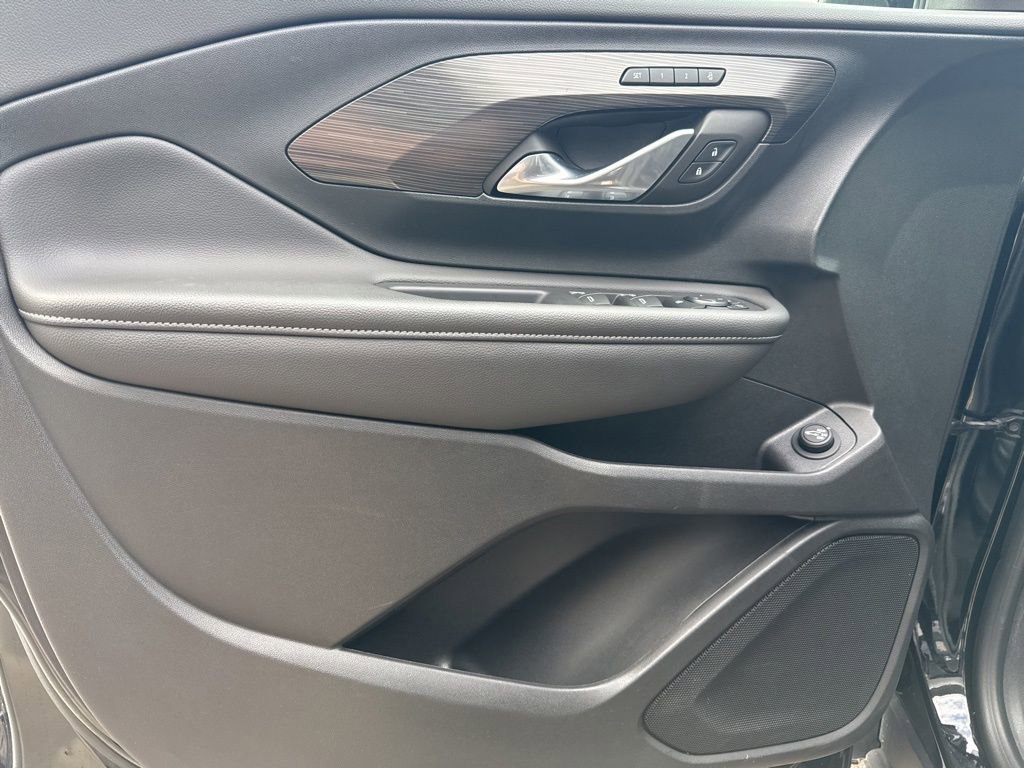 Used 2022 GMC Terrain SLT w/ LPO, Floor Liner Package image 11