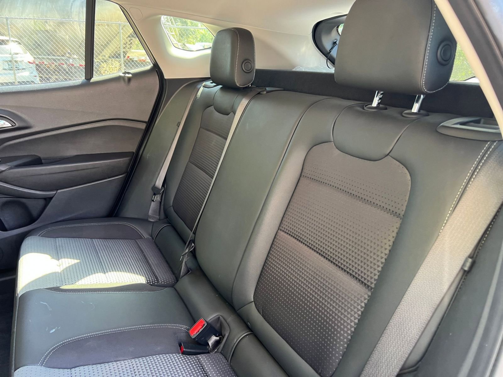 Used 2025 Chevrolet Trax LT w/ LT Convenience Package image 34