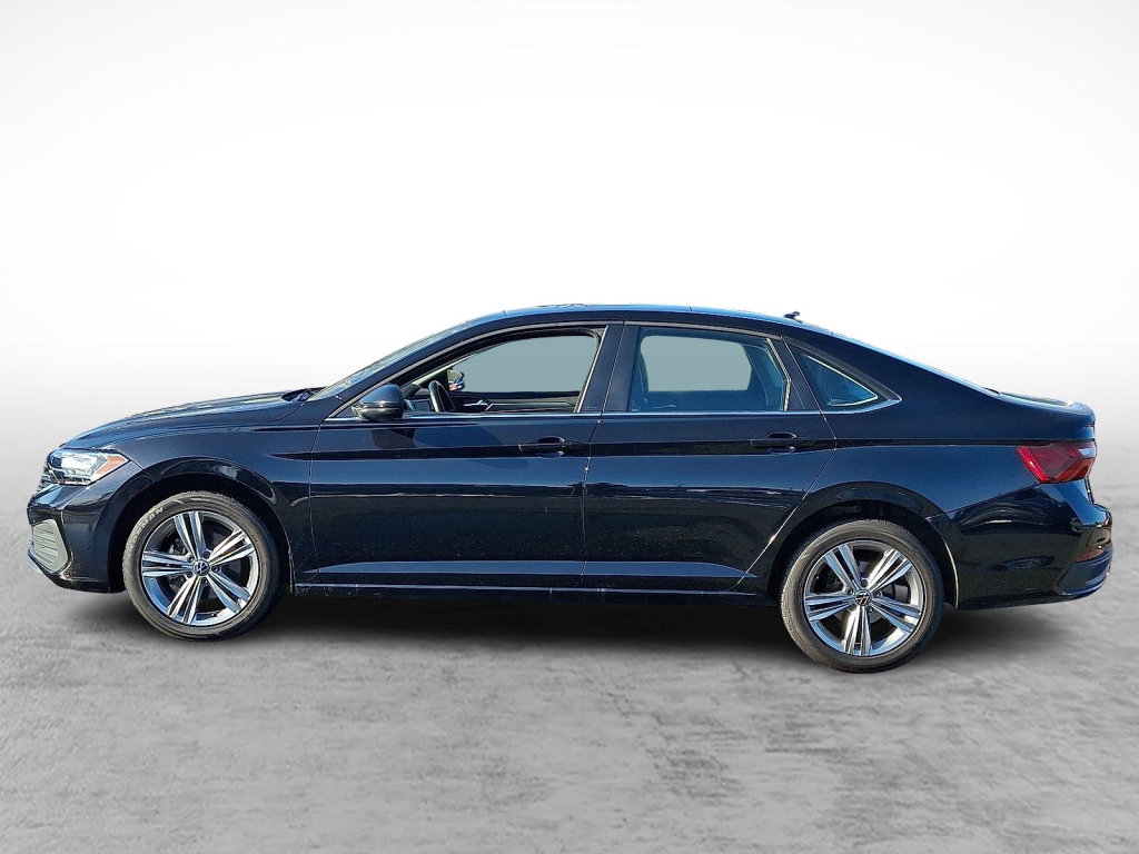 Used 2024 Volkswagen Jetta SE image 2