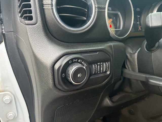 Used 2018 Jeep Wrangler Unlimited Sahara image 13