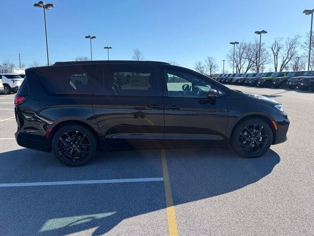 New 2026 Chrysler Pacifica Select w/ S Appearance Package FWD image 9