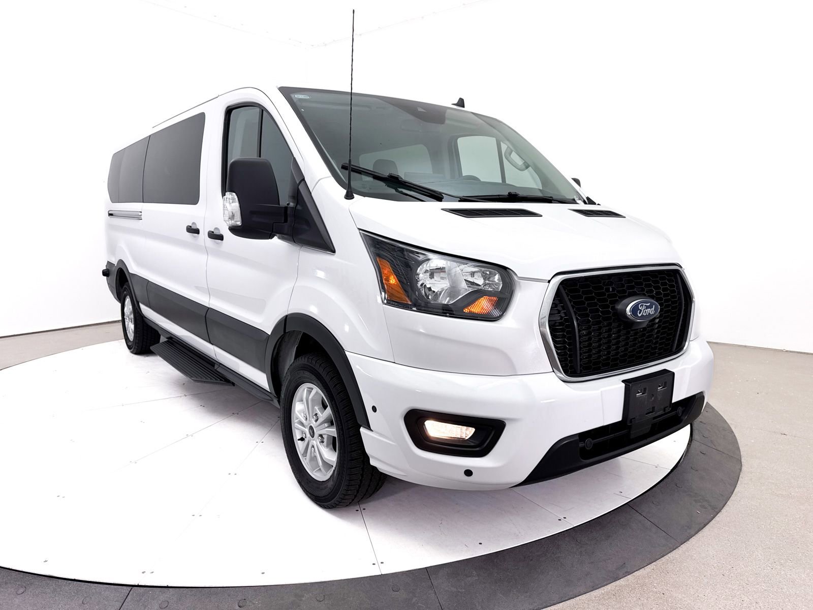 Used 2024 Ford Transit 350 XLT RWD image 11