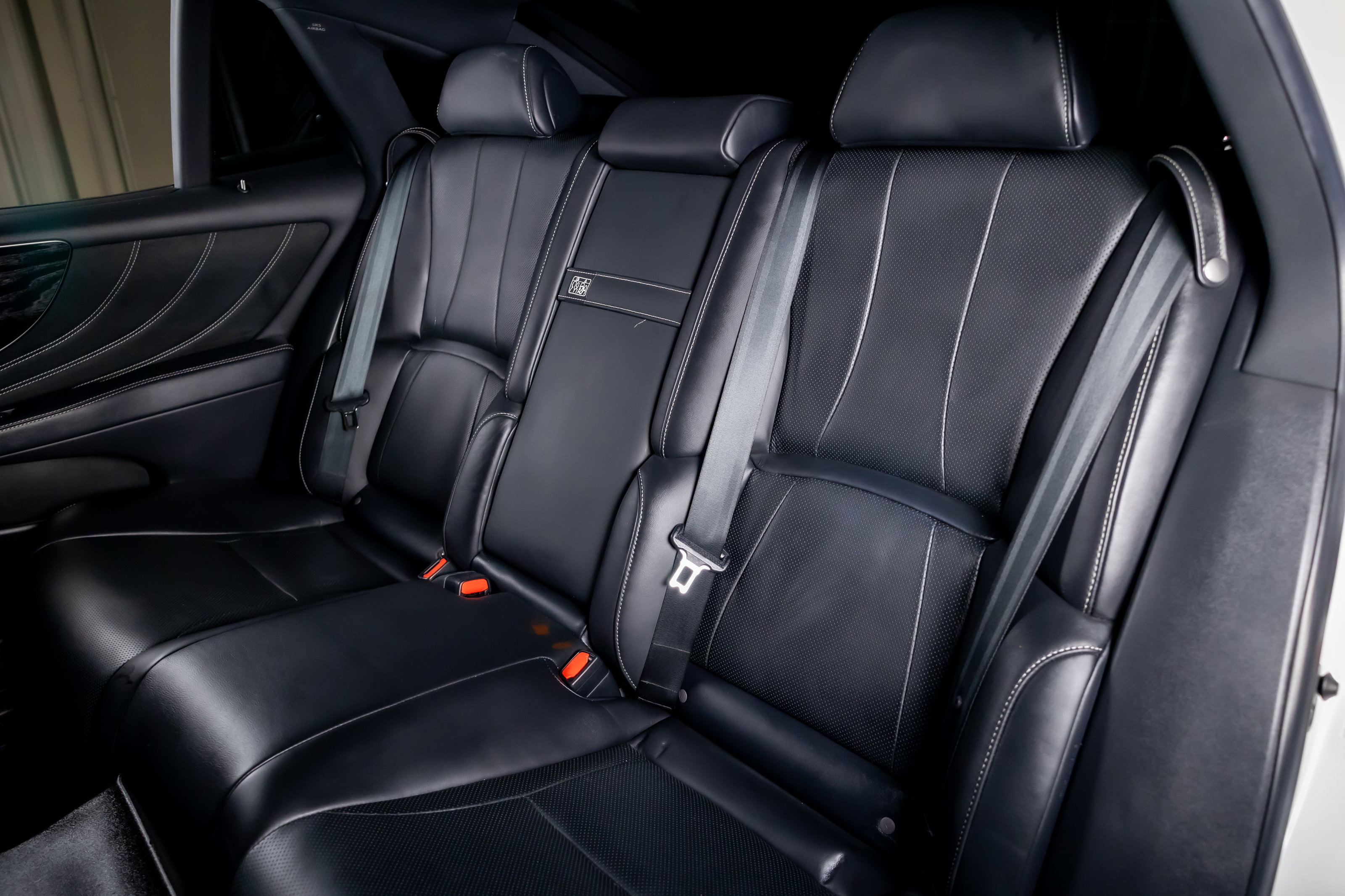 Used 2021 Lexus LS 500 w/ Accessory Package (Z2) RWD image 29