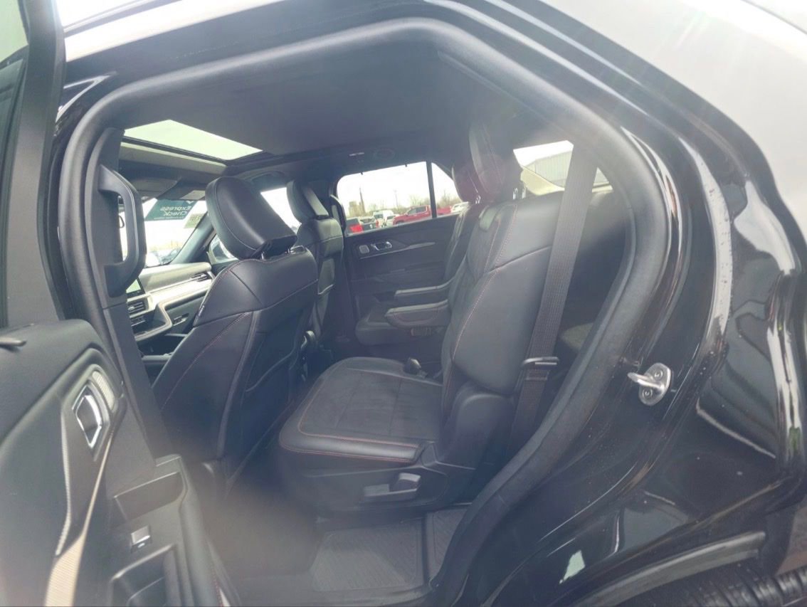 Used 2025 Ford Explorer ST image 7