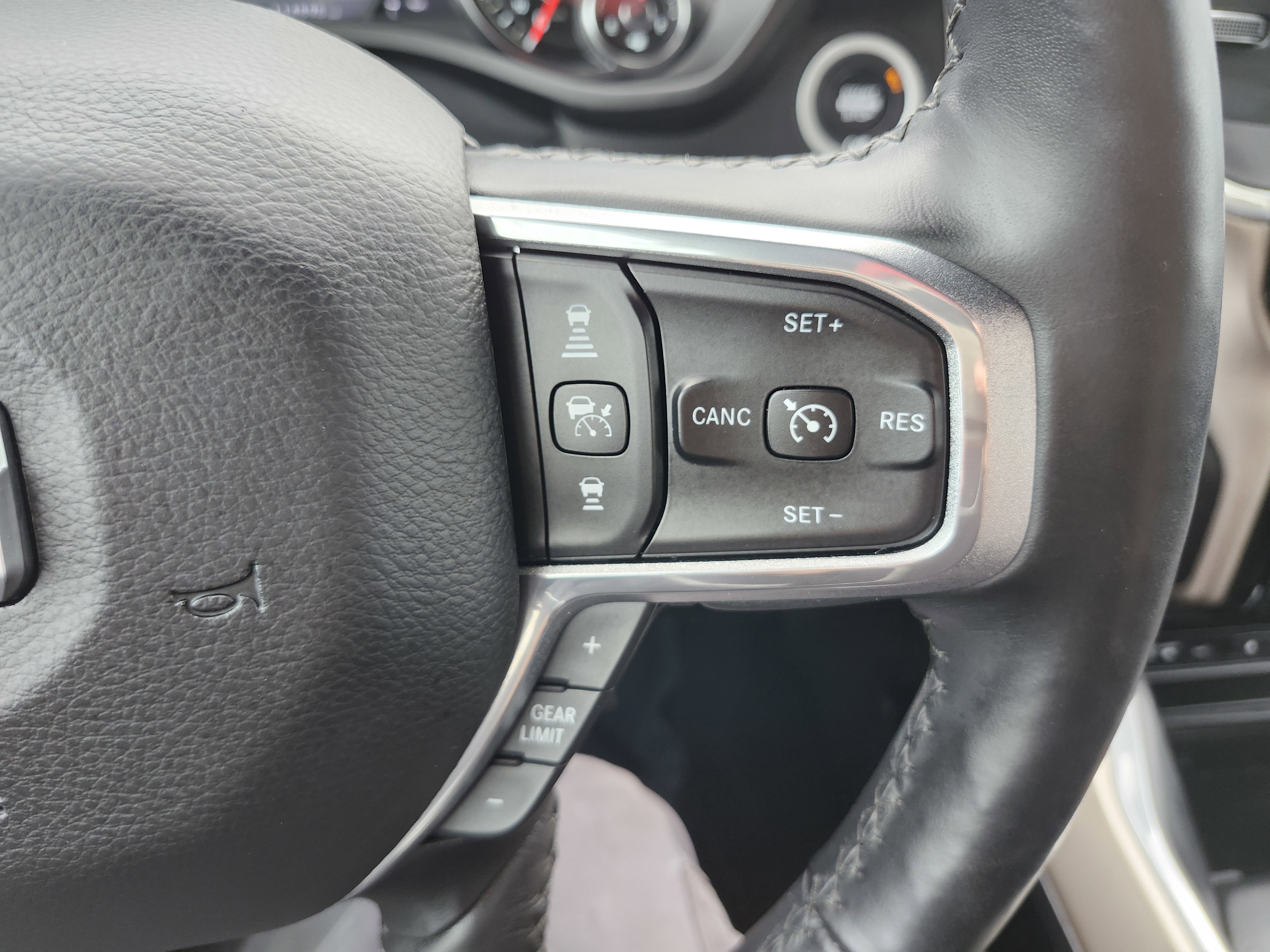 Used 2019 RAM 1500 Laramie image 38