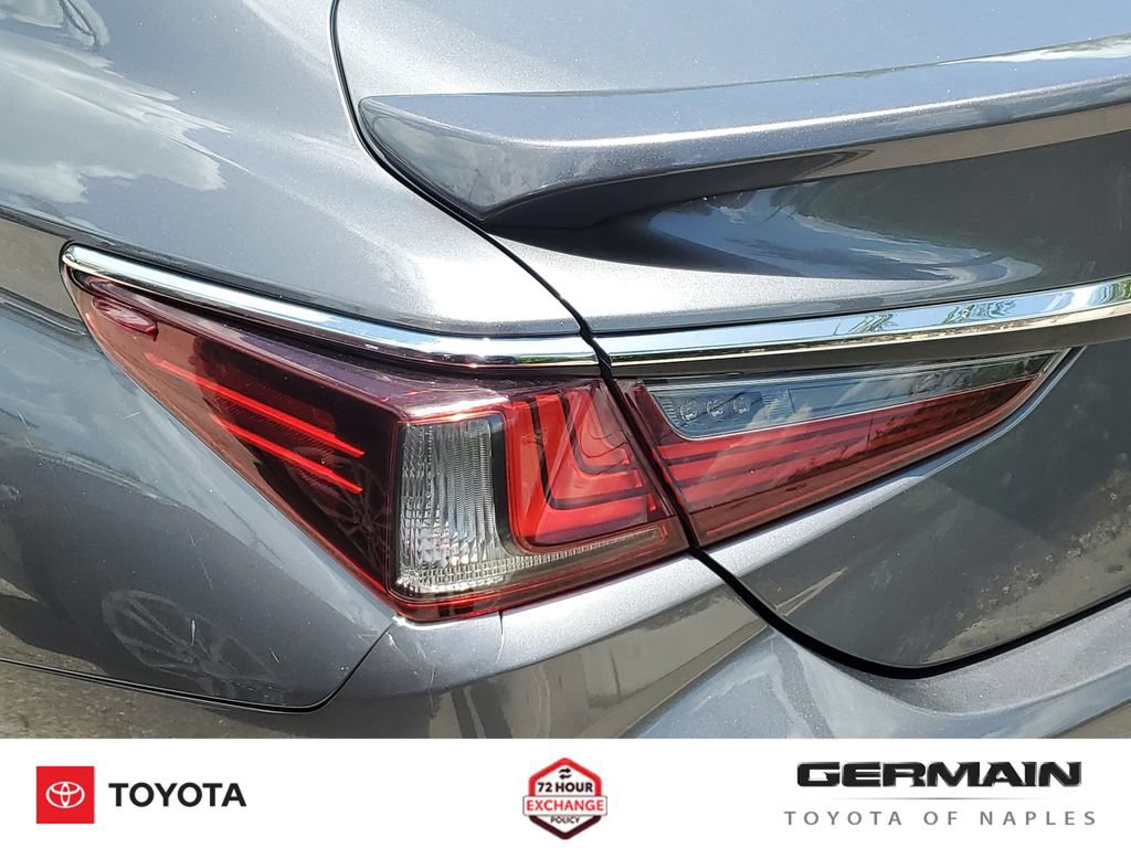 Used 2020 Lexus ES 300h w/ Premium Package FWD image 17