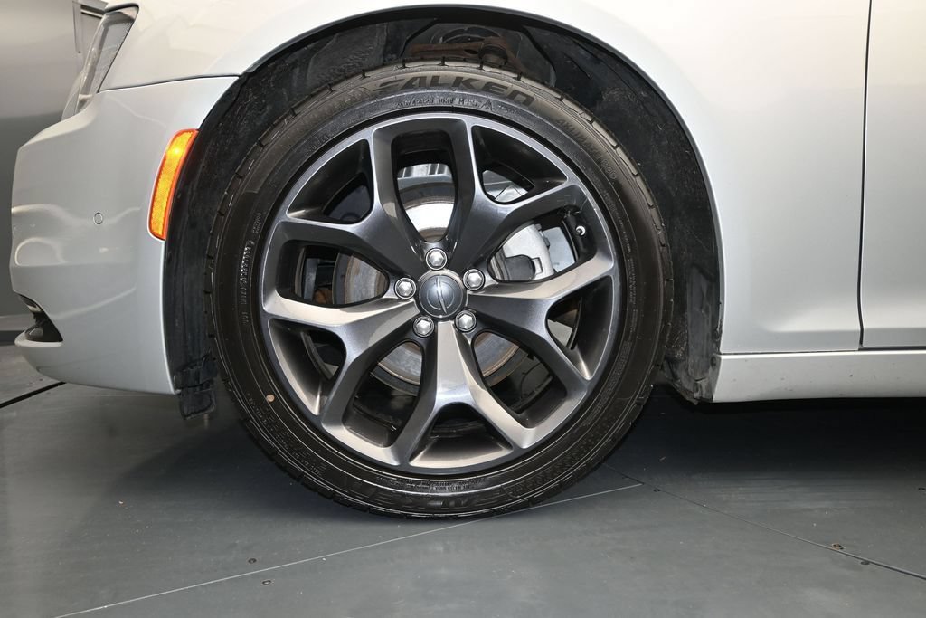 Used 2023 Chrysler 300 Touring w/ Safetytec Plus Group RWD image 13
