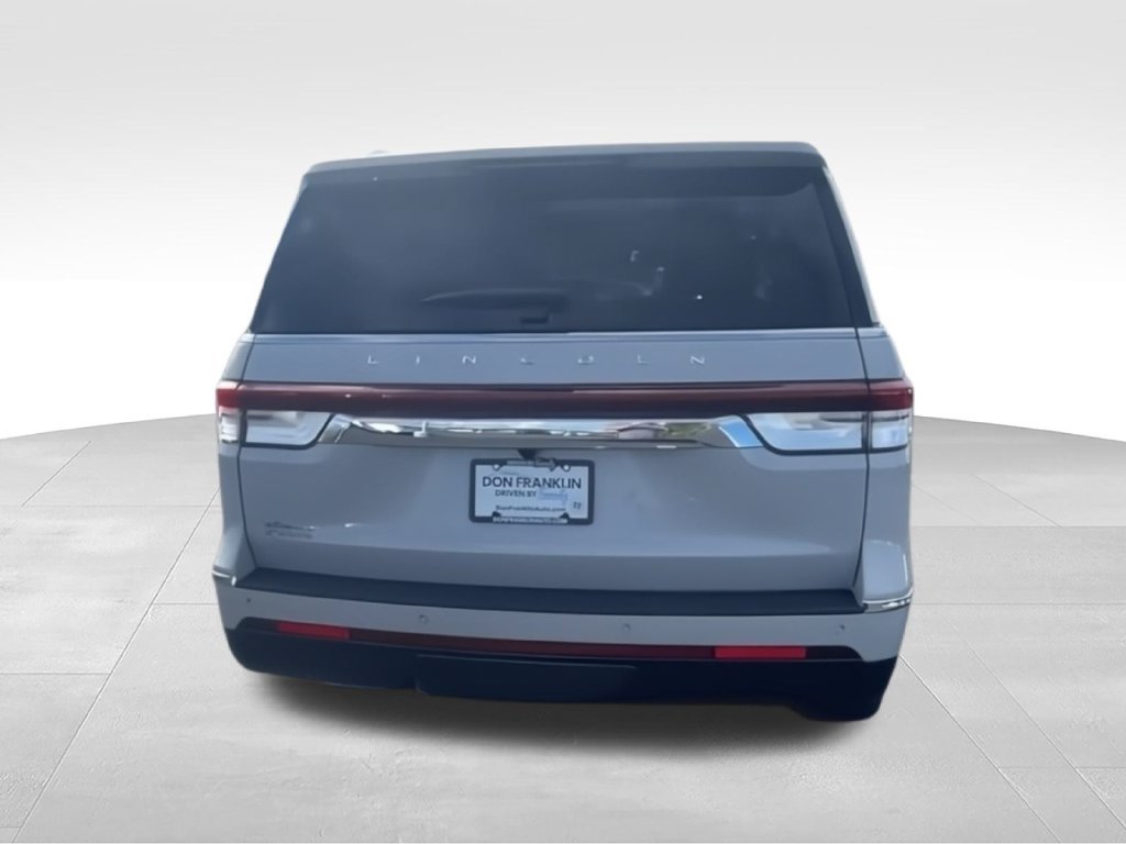Used 2024 Lincoln Navigator Reserve AWD/4WD image 7