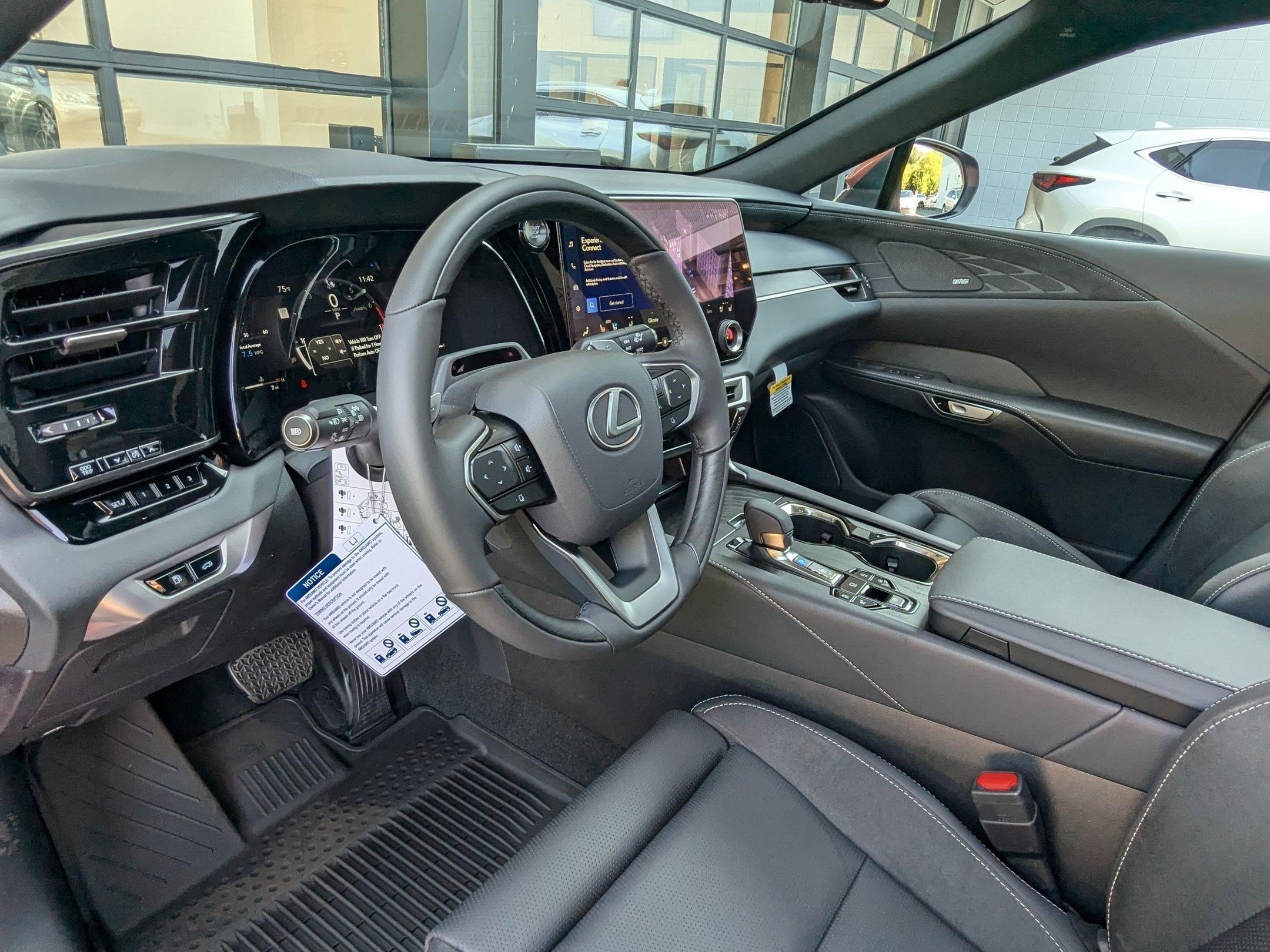 New 2025 Lexus RX 350 w/ Luxury Package image 4