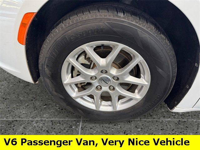 Used 2024 Chrysler Pacifica Touring-L image 24