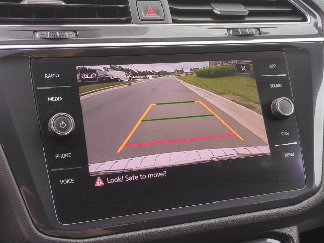 Used 2021 Volkswagen Tiguan SE AWD/4WD image 37