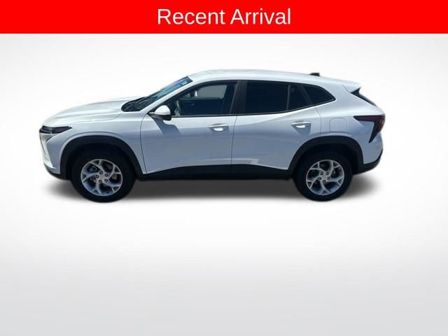 Used 2024 Chevrolet Trax LS w/ LS Convenience Package FWD image 4