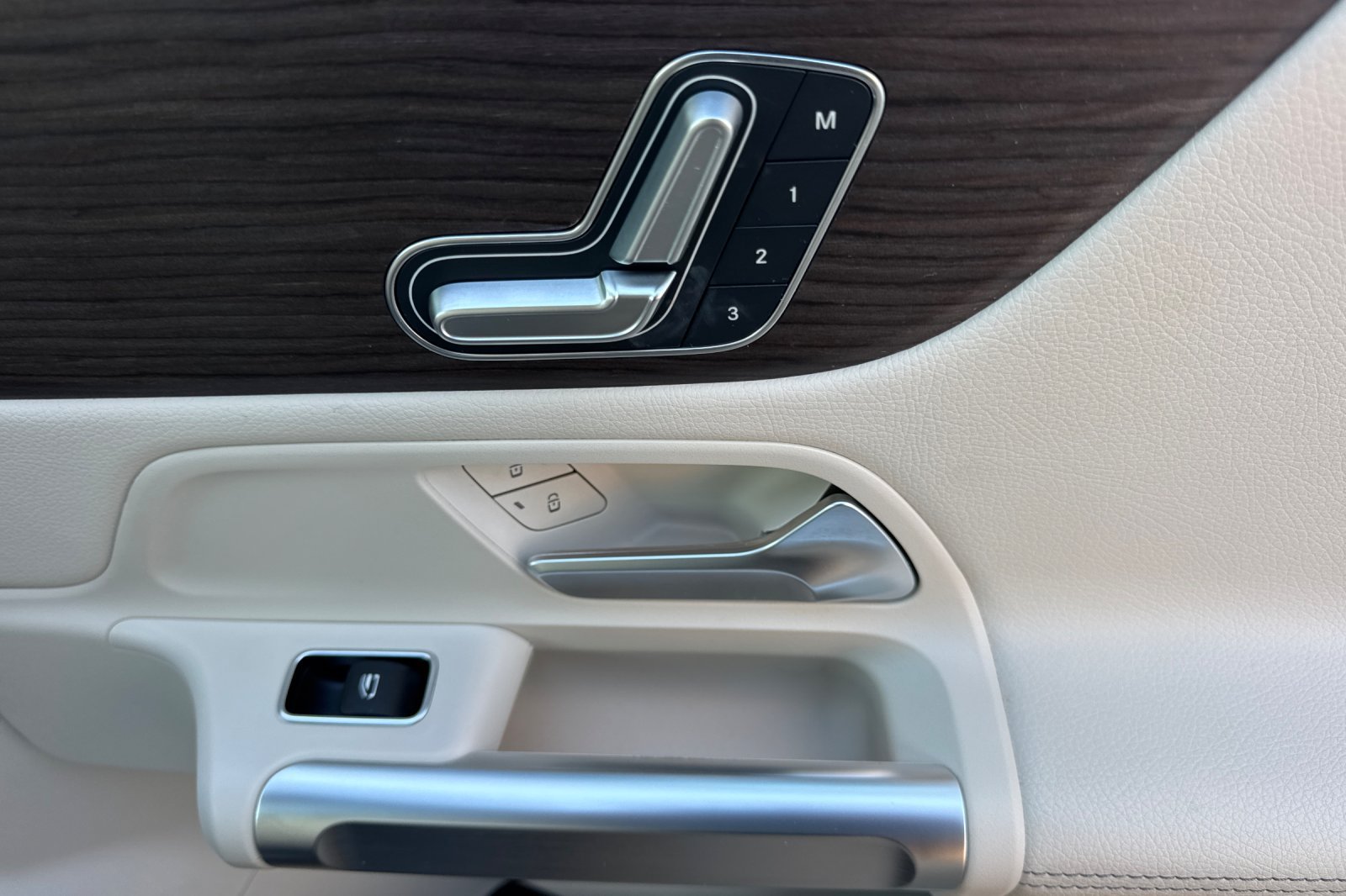 Certified 2026 Mercedes-Benz GLB 250 image 21