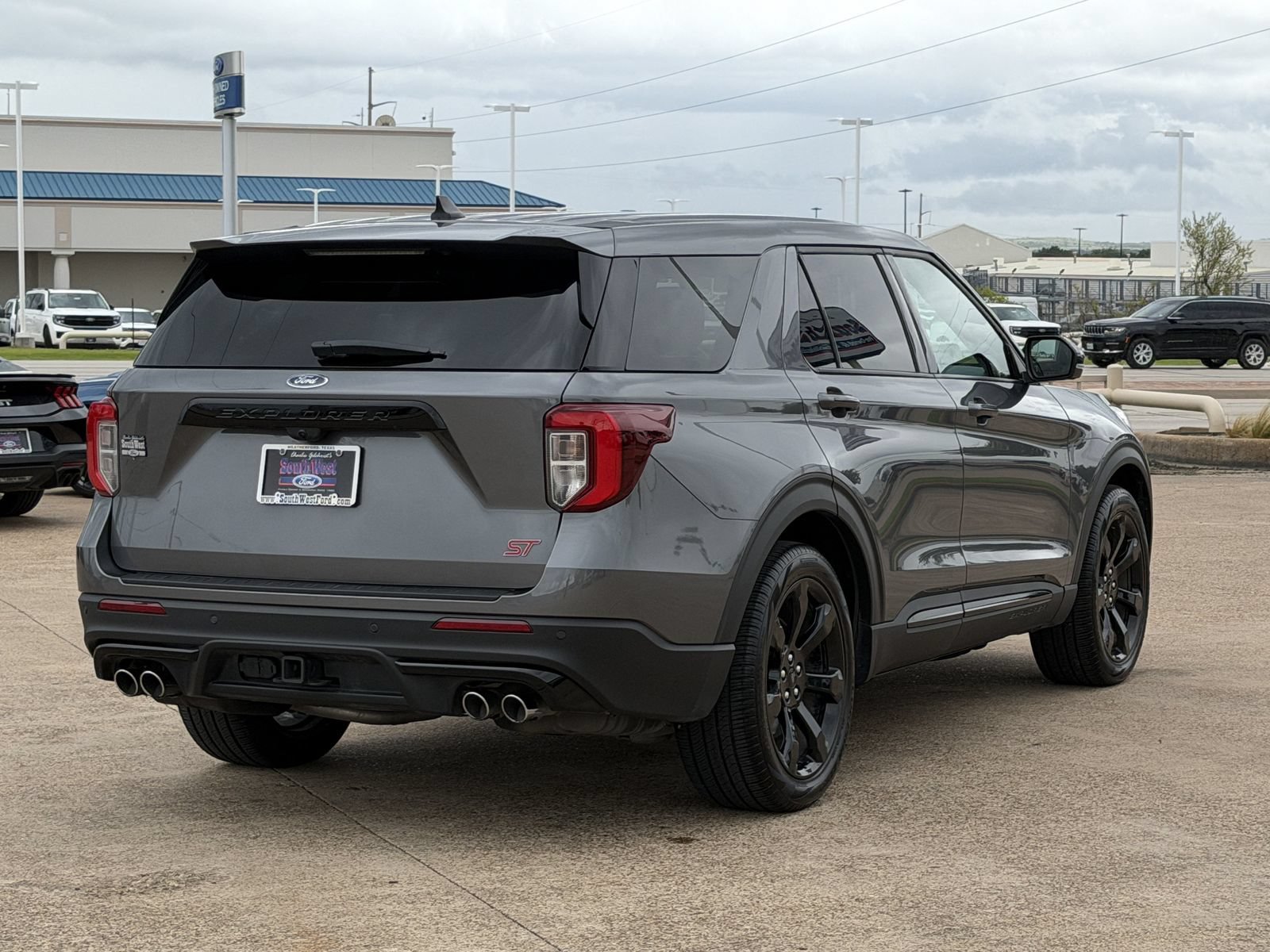 Used 2022 Ford Explorer ST w/ Equipment Group 401A RWD image 4