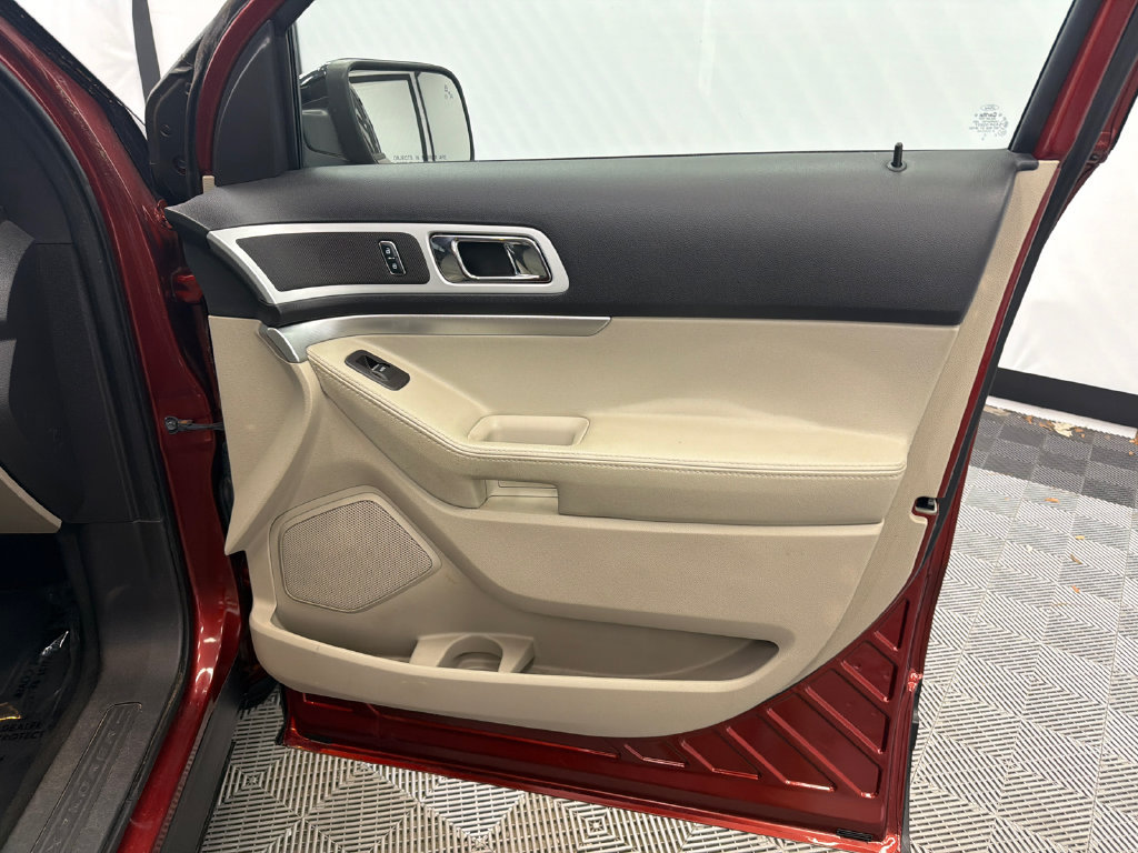 Used 2014 Ford Explorer XLT w/ Equipment Group 202A FWD image 15
