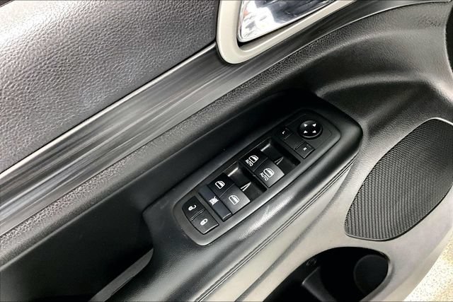 Used 2021 Jeep Grand Cherokee Altitude AWD/4WD image 46