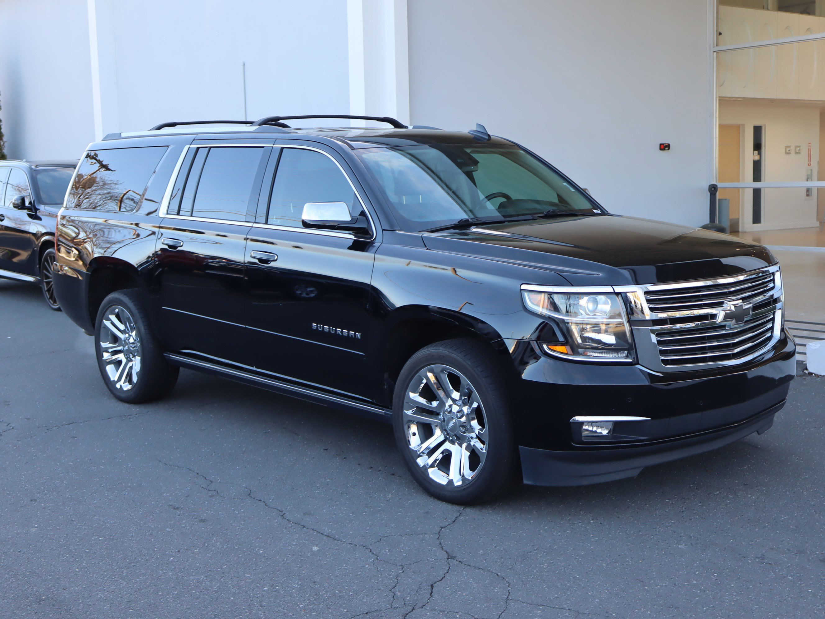Used 2020 Chevrolet Suburban Premier w/ Premier Plus Edition image 2