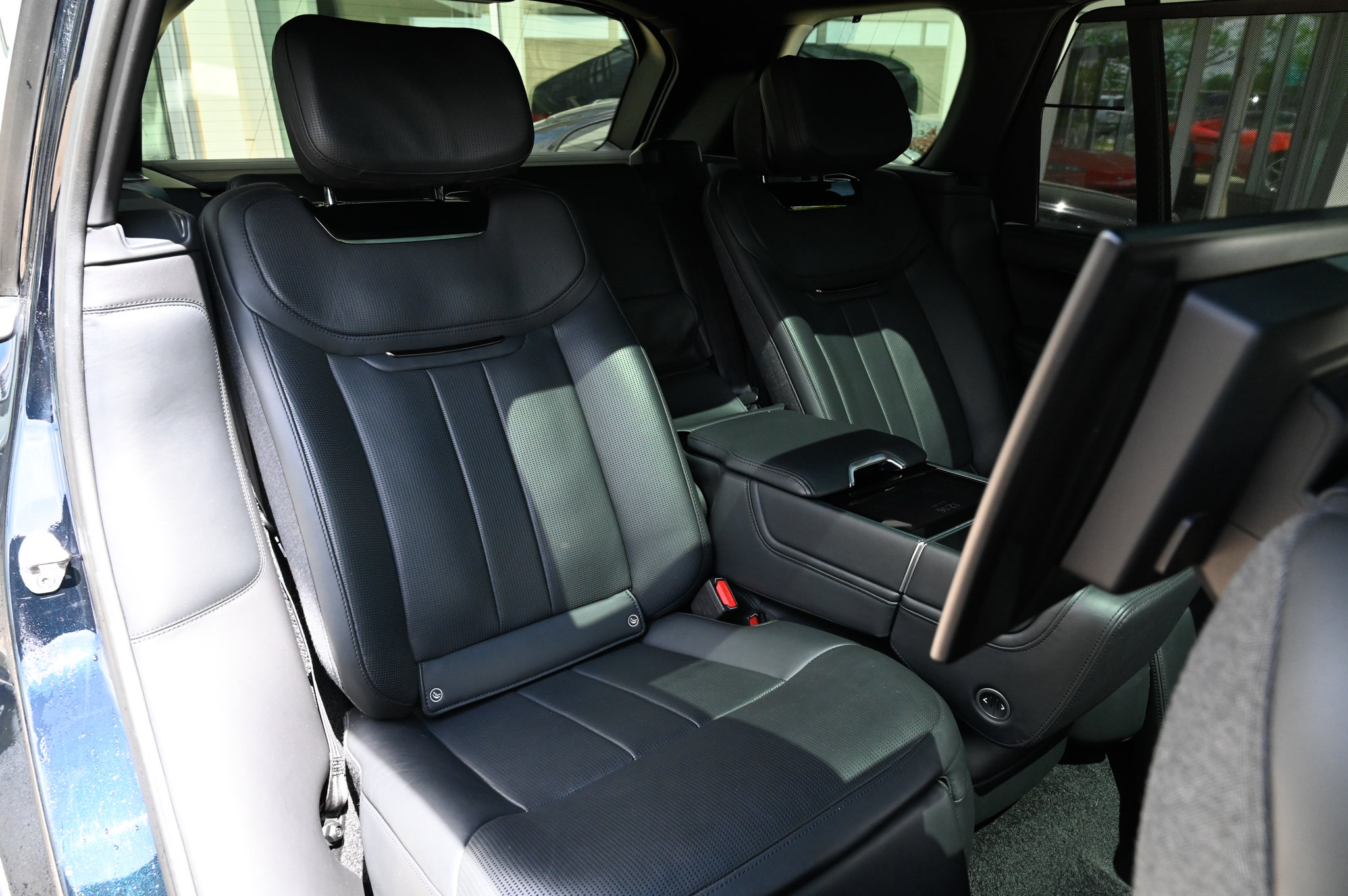 Used 2023 Land Rover Range Rover SV AWD/4WD image 54
