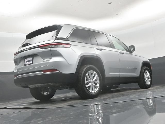 New 2026 Jeep Grand Cherokee Laredo w/ Trailer Tow Package AWD/4WD image 41