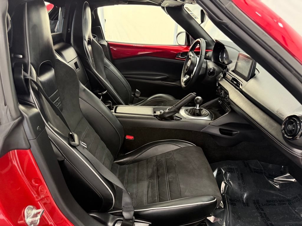 Used 2022 MAZDA MX-5 Miata Club RWD image 17