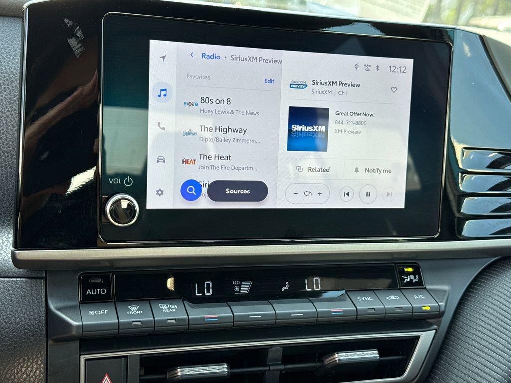 Used 2025 Toyota Camry SE image 28