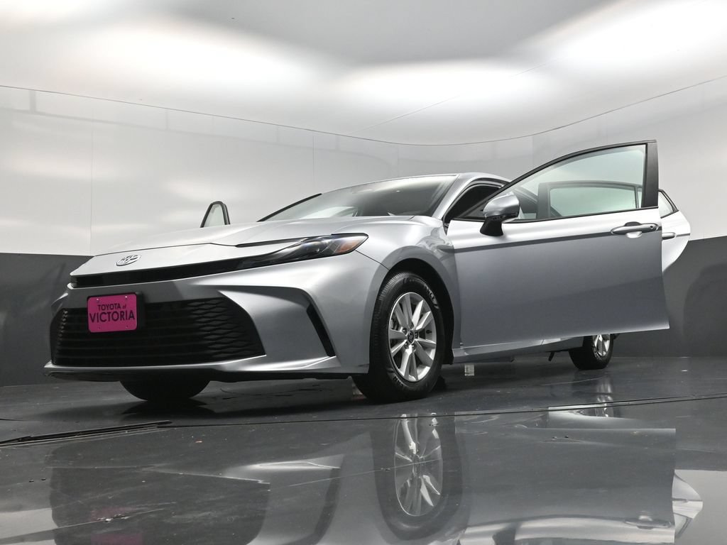 Used 2025 Toyota Camry LE FWD image 27