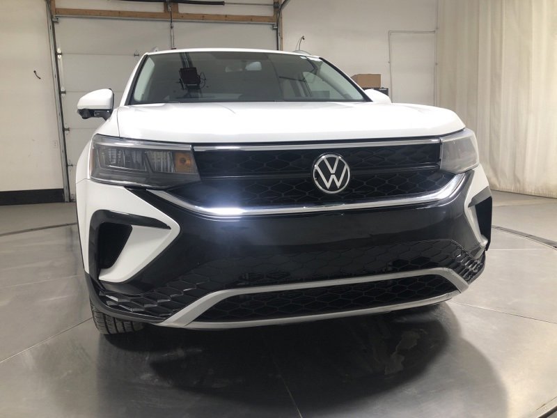 Used 2022 Volkswagen Taos SE image 2