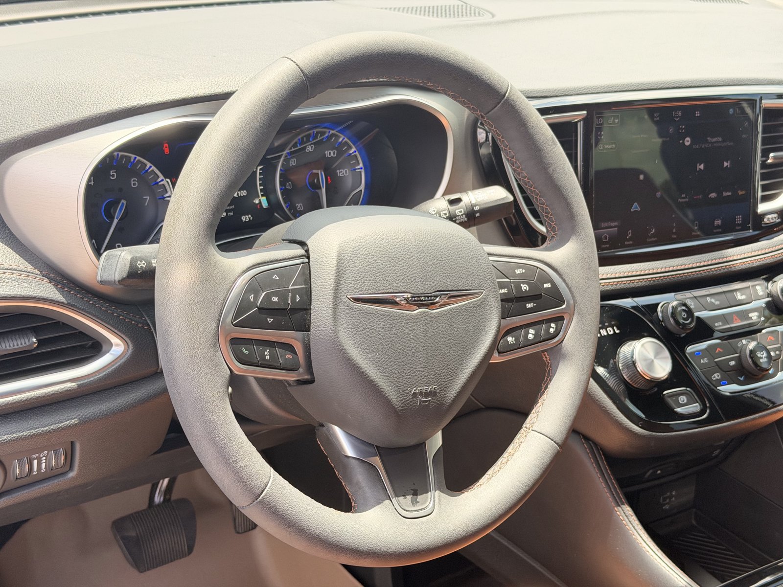 Used 2026 Chrysler Pacifica Pinnacle FWD image 27